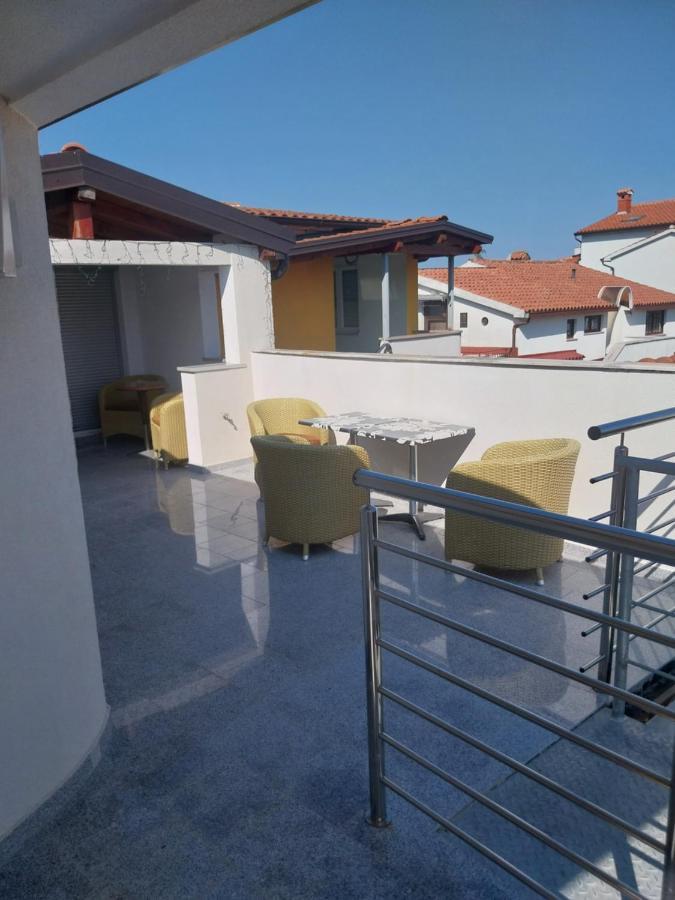 Apartments Residence V Porec Bagian luar foto