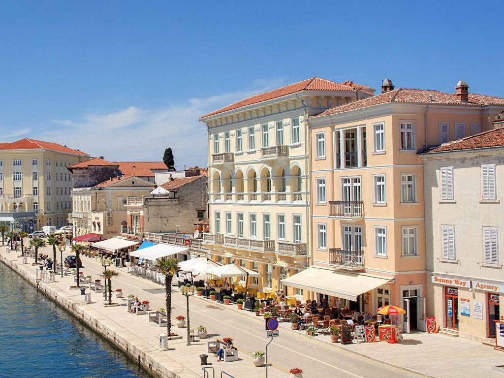 Apartments Residence V Porec Bagian luar foto